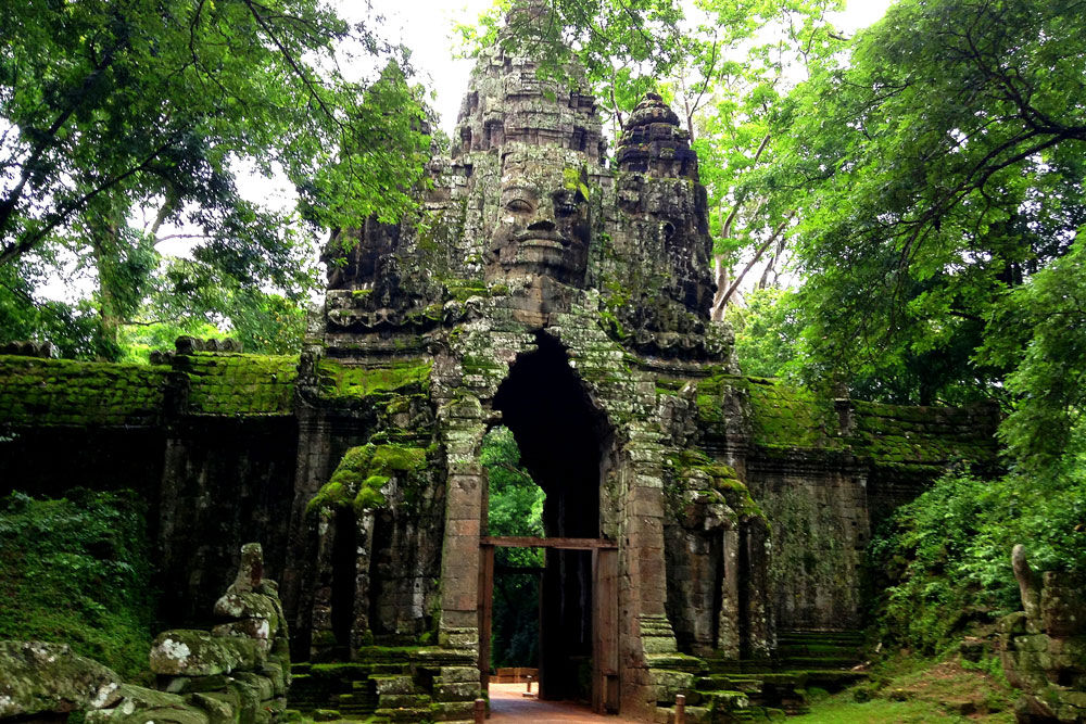 Photograph the festive spirit of Angkor Thom’s traditions